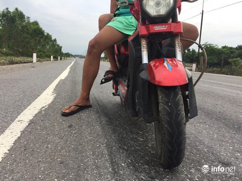 Hà Tĩnh: Đường ngàn tỉ đầy những