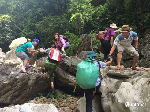 Những chuyện khó tin ở bản Dốc Mây, kỳ 1: Băng rừng theo tiếng hú - ảnh 1