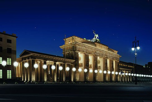 Đức: Tái hiện 'Bức tường Berlin' bằng 8.000... bóng bay - ảnh 1