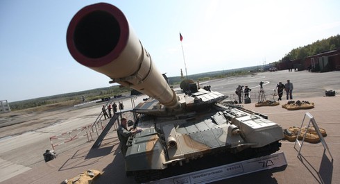 Nga sẽ gặp vấn đề trong việc mua vũ khí vào năm 2015 - ảnh 1