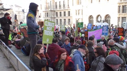 Biểu tình chống quyết định 150 tỷ USD để nâng cấp vũ khí hạt nhân ở Anh - ảnh 1