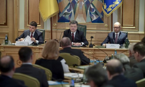 Tổng thống Poroshenko đồng ý trưng cầu việc liên bang hóa Ukraine - ảnh 1