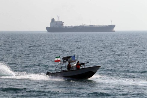 Iran chặn tàu chở hàng dân sự, Mỹ vội vàng can thiệp - ảnh 1