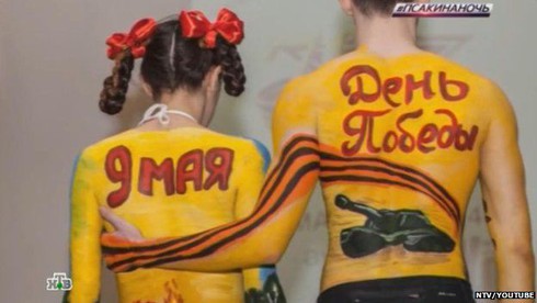 Thú vị hình ảnh ruy băng Thánh George trong Ngày Chiến thắng ở Nga - ảnh 13