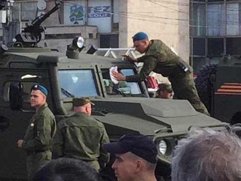 Những hình ảnh thú vị bên lề lễ duyệt binh Ngày Chiến thắng Phát xít - ảnh 1