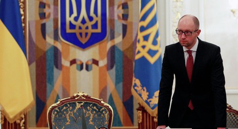 Đảng của ông Poroshenko yêu cầu Thủ tướng Yatsenyuk từ chức - ảnh 1