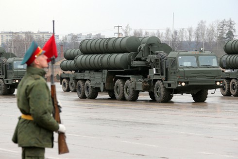 Ấn Độ mua tên lửa S-400 tối tân của Nga - ảnh 1
