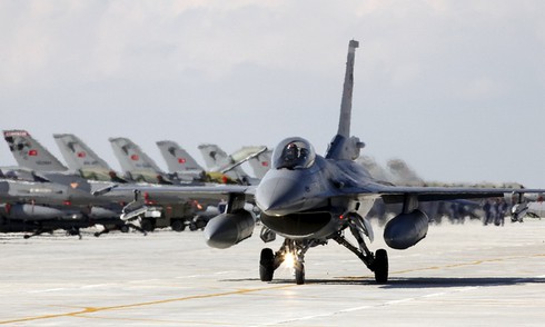 Mỹ, NATO ủng hộ Thổ Nhĩ Kỳ bắn rơi máy bay Nga - ảnh 1