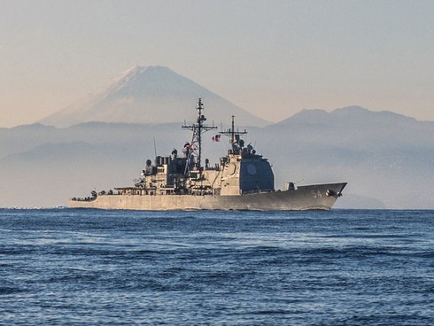 Tàu chiến Mỹ yếu thế bất ngờ trước tàu của Nga và Trung Quốc? - ảnh 1