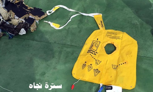 Ai Cập công bố những hình ảnh đầu tiên của phi cơ MS804 xấu số - ảnh 2