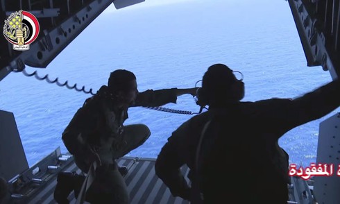 Ai Cập công bố những hình ảnh đầu tiên của phi cơ MS804 xấu số - ảnh 3