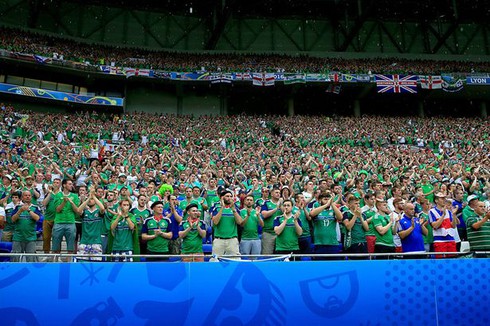 Cổ động viên Bắc Ailen đột tử khi đang xem đội nhà thi đấu tại Euro 2016 - ảnh 1