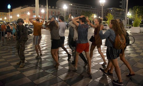 Từ Charlie Hebdo đến Ngày lễ Bastille: Nước Pháp tan nát vì khủng bố - ảnh 1