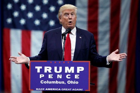 Donald Trump bị chỉ trích tứ phía sau khi công kích gia đình một người đạo Hồi - ảnh 1