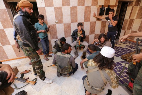 Quân nổi dậy Syria tổng tấn công “thánh địa” của IS - ảnh 1