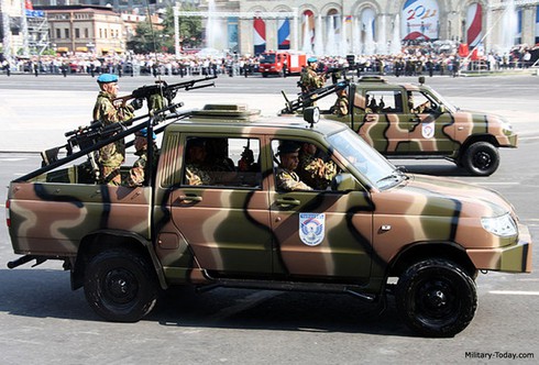 Xe bán tải UAZ Patriot Nga được lắp súng máy đưa ra chiến trường - ảnh 1