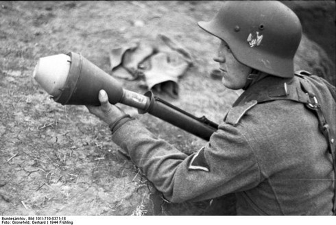 Sự đáng sợ của súng chống tăng Panzerfaust mà phát xít Đức từng sở hữu - ảnh 3
