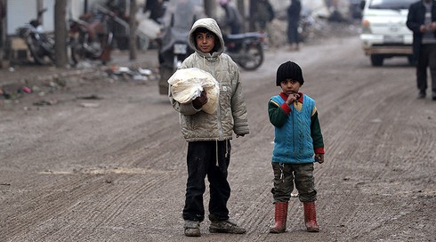 RT: “Trẻ em Aleppo thắp lên lửa hi vọng mà người lớn để tắt ngấm” - ảnh 1