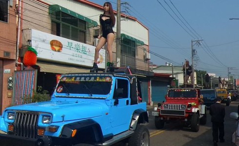 Đài Loan: Thuê 50 vũ nữ múa cột để đưa tang... chính trị gia - ảnh 1