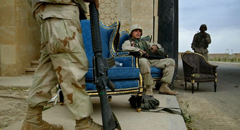 Cựu quan chức cấp cao thừa nhận Mỹ không tiến hành cuộc chiến vì dân chủ ở Iraq - ảnh 1