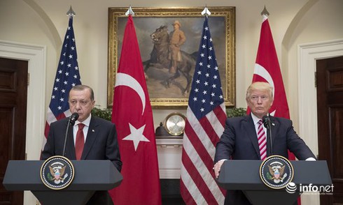 Trump và Erdogan không giấu nổi căng thẳng sau khi gặp nhau tại Nhà Trắng - ảnh 1