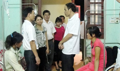 Ăn tiết canh ngựa, trên 50 người đi cấp cứu - ảnh 1