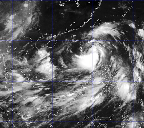 Tin mới nhất về bão số 7 (Utor) 12.8: Cách Hoàng Sa hơn 600 Km - ảnh 1