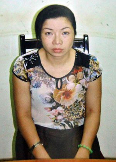 Ghép ảnh đồi trụy, thờ sống