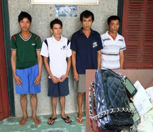 Nhóm cướp đeo khẩu trang trấn lột đôi tình nhân - ảnh 1