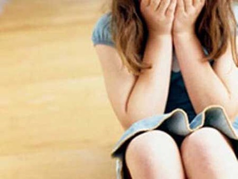 Bé gái bị hiếp dâm nhiều lần khi ở nhà một mình - ảnh 1