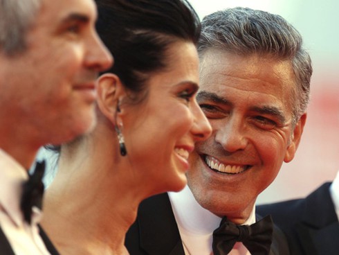 Sandra Bullock phủ nhận tài tử George Clooney “liếc mắt đưa tình” - ảnh 1