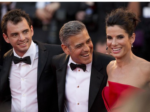 Sandra Bullock phủ nhận tài tử George Clooney “liếc mắt đưa tình” - ảnh 3