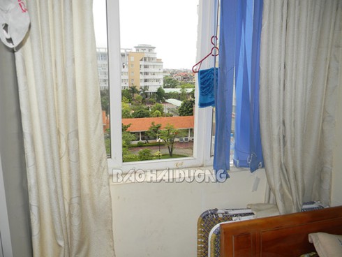 Rơi từ tầng 5 bệnh viện xuống không chết - ảnh 1