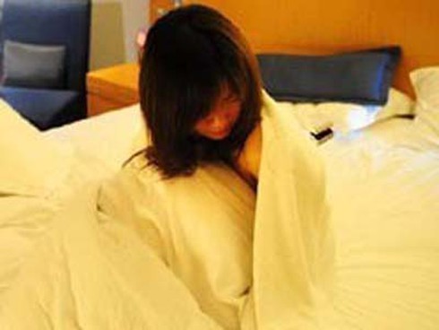 Rủ bé gái đi chơi rồi đưa thẳng vào nhà nghỉ cưỡng hiếp - ảnh 1