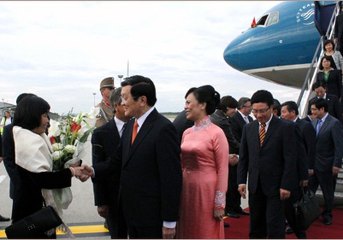 Chủ tịch Trương Tấn Sang bắt đầu chuyến thăm Hungary - ảnh 1