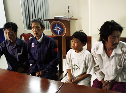 Vụ tàu cá bị nạn: Đưa 4 ngư dân đa chấn thương về Vũng Tàu - ảnh 1