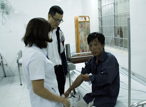 Vụ tàu cá bị nạn: Đưa 4 ngư dân đa chấn thương về Vũng Tàu - ảnh 2