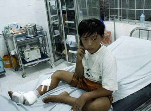 Vụ tàu cá bị nạn: Đưa 4 ngư dân đa chấn thương về Vũng Tàu - ảnh 3