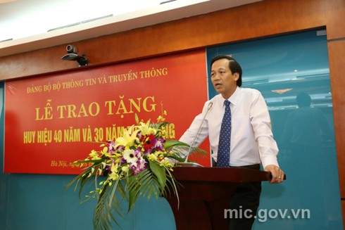 Bộ trưởng Nguyễn Bắc Son nhận huy hiệu 40 năm tuổi Đảng - ảnh 3