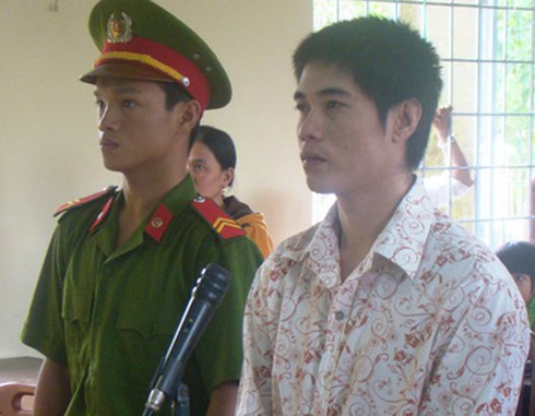 Kẻ cướp xin được phạt... nặng - ảnh 1