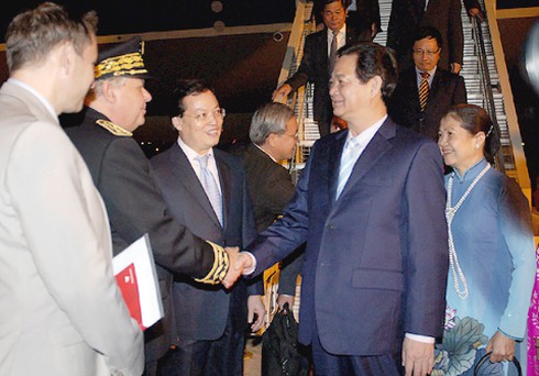 Thủ tướng Nguyễn Tấn Dũng tới Paris - ảnh 4