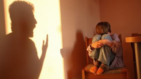 Đi tù vì đánh con gãy đùi - ảnh 1