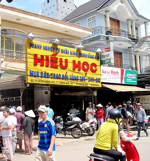 Bắt nghi can thứ 3 vụ giết chủ tiệm vàng trên giường - ảnh 1