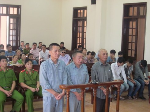 Phạt tù nhóm cưỡng đoạt tiền thuyền viên nước ngoài - ảnh 1