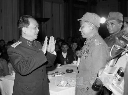 Chùm ảnh Đại tướng Võ Nguyên Giáp với Quân đội - ảnh 5