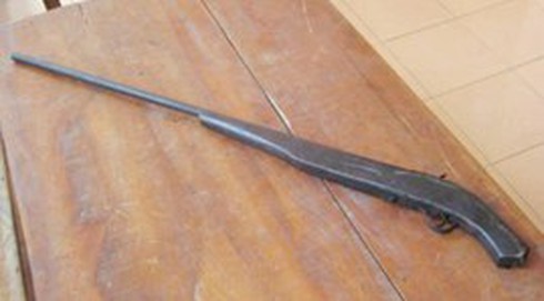 Súng cướp cò, cháu bé 14 tuổi chết thảm - ảnh 1