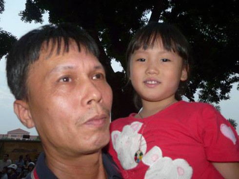 Kết thúc lễ viếng Đại tướng tại nhà, nhiều người dân tập trung ngoài cổng vái vọng - ảnh 8