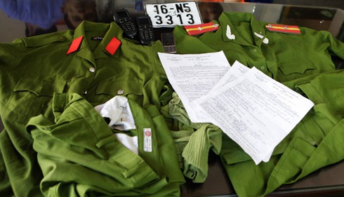 Bắt nhóm giả danh cảnh sát