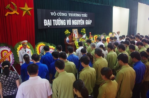 Điện Biên: Hàng nghìn người đến viếng Đại tướng - ảnh 8