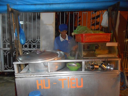 Người bán hủ tiếu cay đắng vì tin nhảm